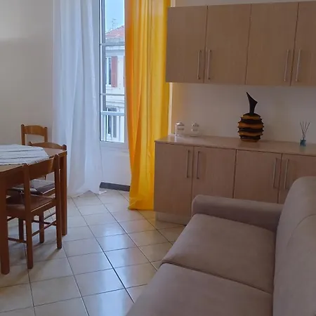 Sweet Holidays & Bilocale Appena Ristrutturato Αλμπένγκα